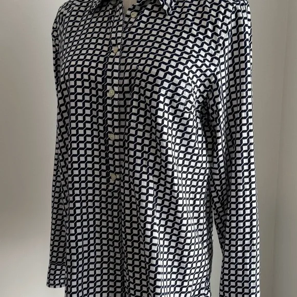 GAP Black and White Geometric Button Down Shirt, size Medium - Picture 7 of 12